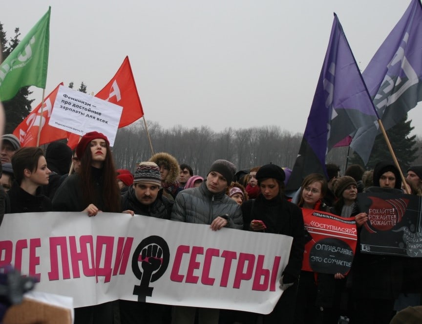 Venäjällä feministit osoittavat mieltään verkossa – Politiikasta