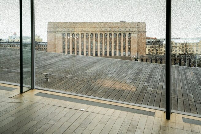 Eduskuntatalo kuvattuna Oodista