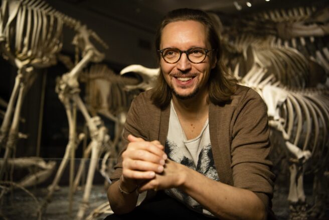 Runoilija Mikko Räty