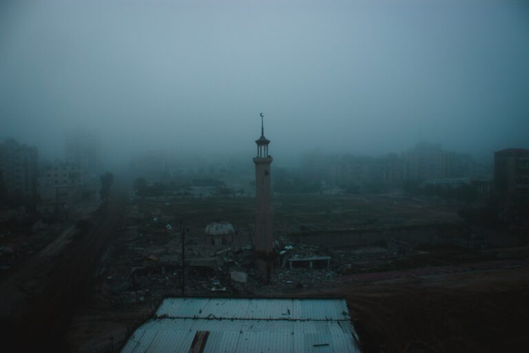 Sumua Gazan yllä